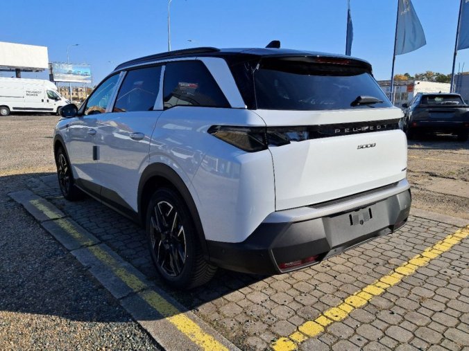Peugeot 5008, Peugeot 5008 5008 GT Hybrid 145 e-DCS6, barva bílá
