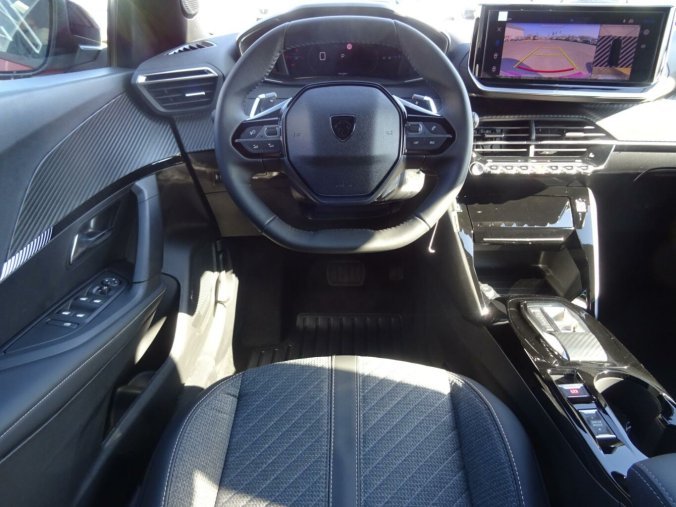 Peugeot 2008, Peugeot 2008 ALLURE Hybrid 145k e-DCS6, barva červená