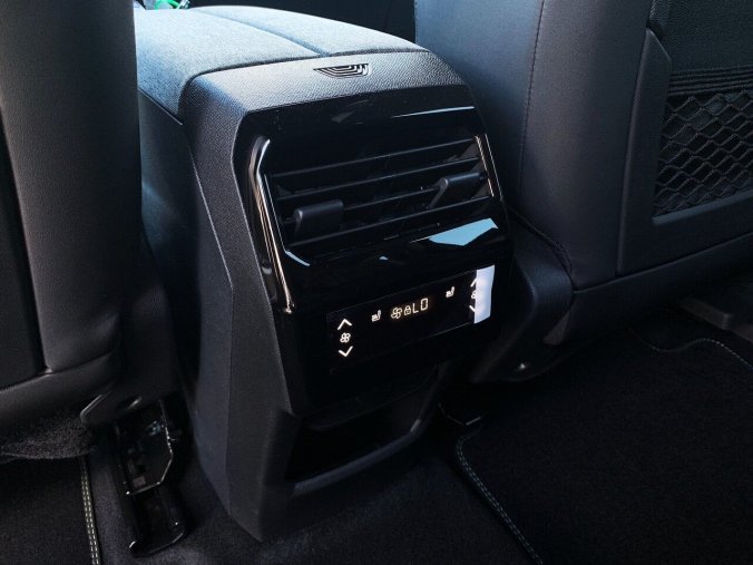 Peugeot 5008, Peugeot 5008 GT Hybrid 145 e-DCS6, barva šedá