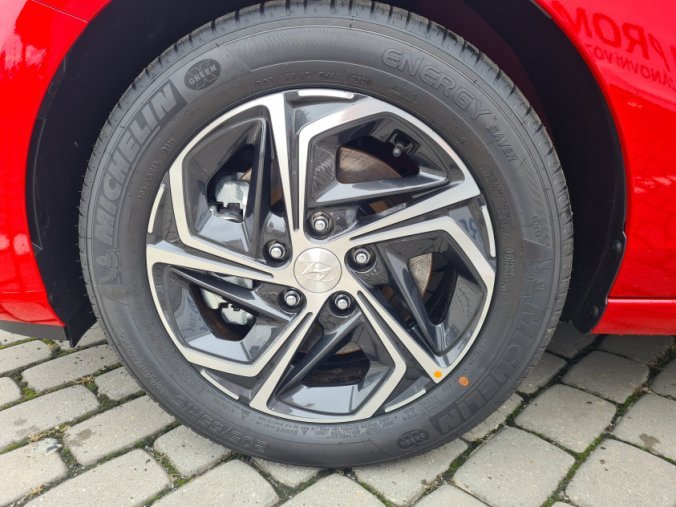 Hyundai i30, 1,0 T-GDI 88 kW MT, barva červená