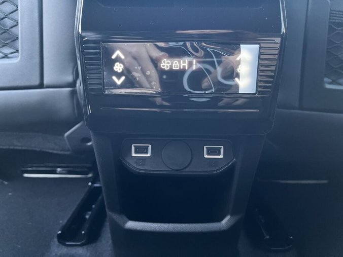 Peugeot 5008, Peugeot 5008 GT Hybrid 145 e-DCS6, barva modrá