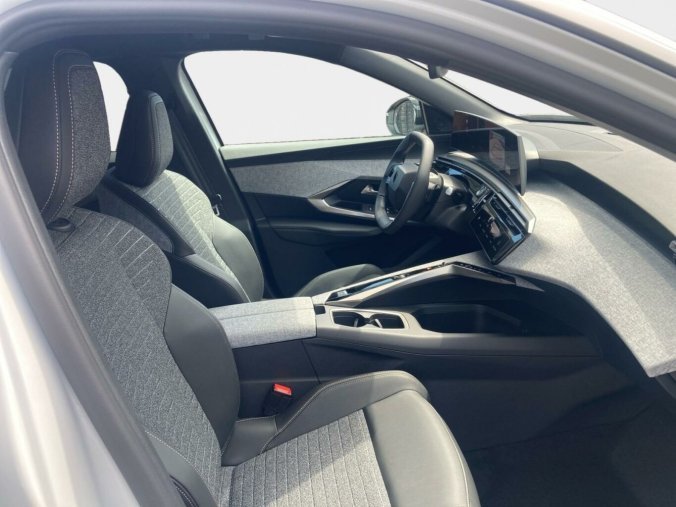Peugeot 3008, Peugeot 3008 ALLURE Hybrid 136 e-DCS6, barva bílá