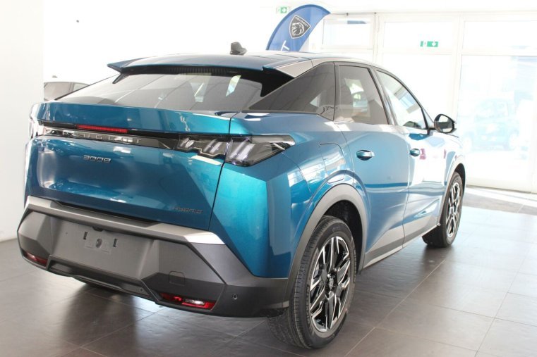 Peugeot 3008, Peugeot 3008 ALLURE Hybrid 145k e-DCS6, barva modrá