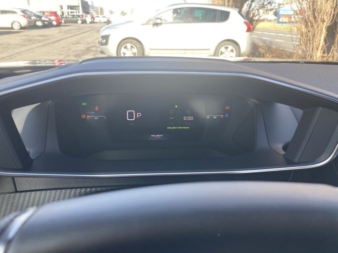 Peugeot 2008, Peugeot 2008 GT Elektromotor 115 kW / 156 k (Baterie 54 kWh), barva šedá