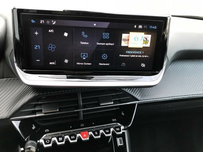 Peugeot 2008, Peugeot 2008 ALLURE S&S EAT8 1,2 PureTech, barva červená