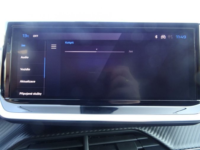 Peugeot 2008, Peugeot 2008 ALLURE Hybrid 145k e-DCS6, barva stříbrná