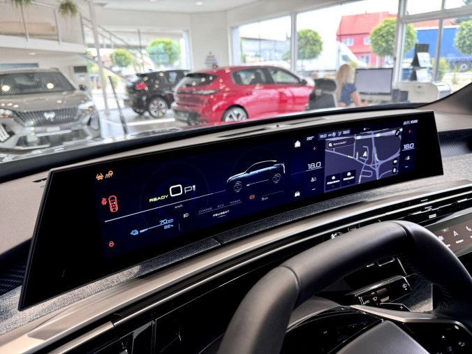 Peugeot 3008, Peugeot 3008 Elektromobil, e-dojezd 520km, barva modrá