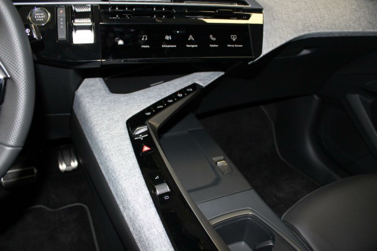 Peugeot 5008, Peugeot 5008 GT Plug-in HYBRID 195k e-DCS7, barva šedá