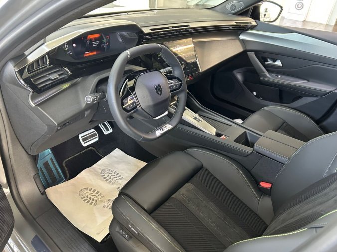 Peugeot 308, Peugeot 308 SW GT Hybrid 145 e-DCS6, barva šedá