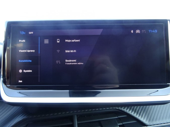 Peugeot 2008, Peugeot 2008 ALLURE Hybrid 145k e-DCS6, barva stříbrná