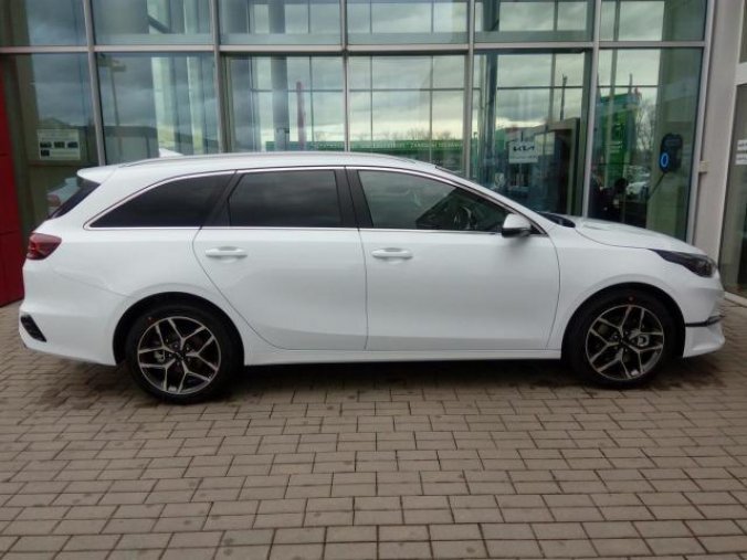 Kia Ceed, SW 1.5 T-GDi TOP 17 ALU MY24, barva bílá