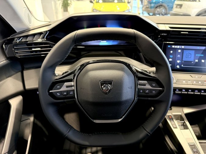 Peugeot 308, Peugeot 308 SW STYLE HYBRID 145k, Automat, barva černá