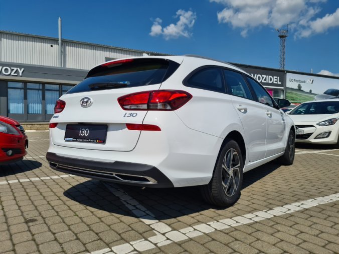 Hyundai i30, 1,0 T-GDI 88 kW, barva bílá