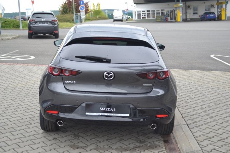Mazda 3, Skyactiv G122, barva šedá