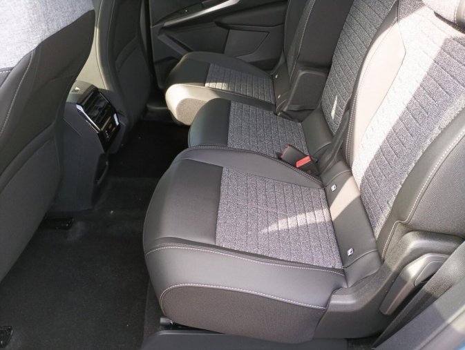 Peugeot 5008, Peugeot 5008 ALLURE Hybrid 145 e-DCS6, barva modrá