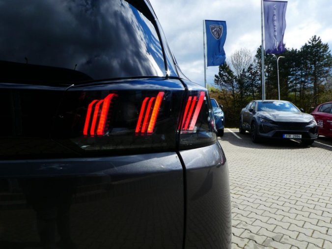 Peugeot 5008, Peugeot 5008 ALLURE PACK 1.5 BHDi 130k EAT8, barva šedá