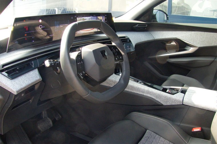 Peugeot 3008, Peugeot 3008 3008 ALLURE Hybrid 145 e-DCS6, barva modrá