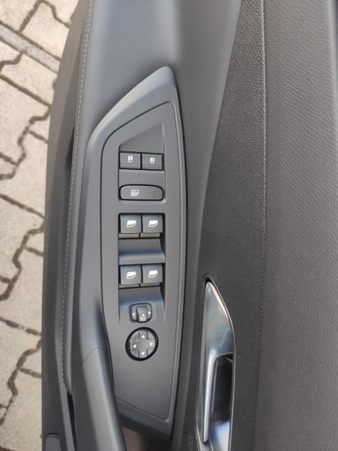 Peugeot 408, Peugeot 408 ALLURE Hybrid 145 e-DCS6, barva modrá