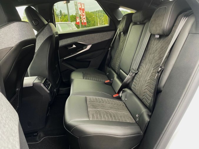 Peugeot 3008, Peugeot 3008 GT Hybrid 145 e-DCS6, barva bílá