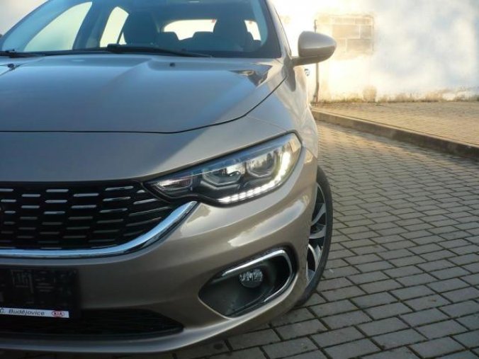 Fiat Tipo, HB 1.4 95k Lounge, barva hnědá