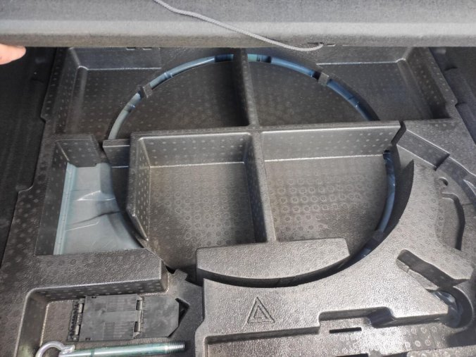 Peugeot 408, Peugeot 408 ALLURE Hybrid 145 e-DCS6, barva modrá