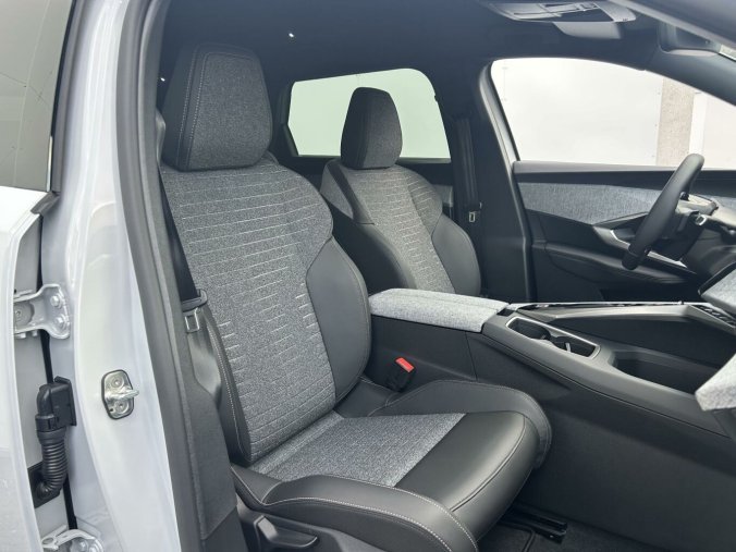 Peugeot 5008, Peugeot 5008 ALLURE Hybrid 145k e-DCS6, barva bílá