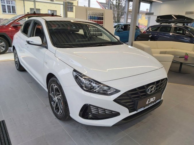 Hyundai i30, sedan, Nová i30 fastback Family Comfort 1,0 T-GDI 88 kW, barva bílá