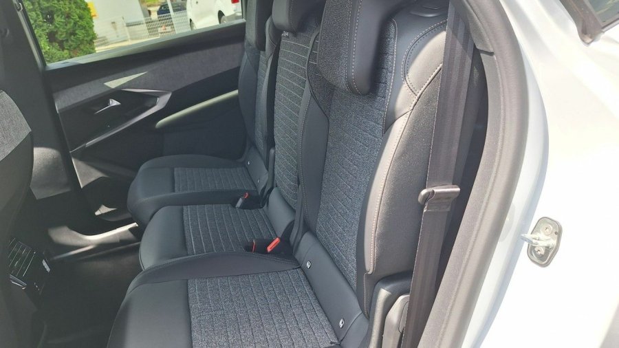 Peugeot 5008, Peugeot 5008 ALLURE Hybrid 145 e-DCS6, barva bílá