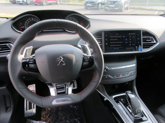 Peugeot 308, GT-line 1.2 PureTech 130k EAT8, barva černá