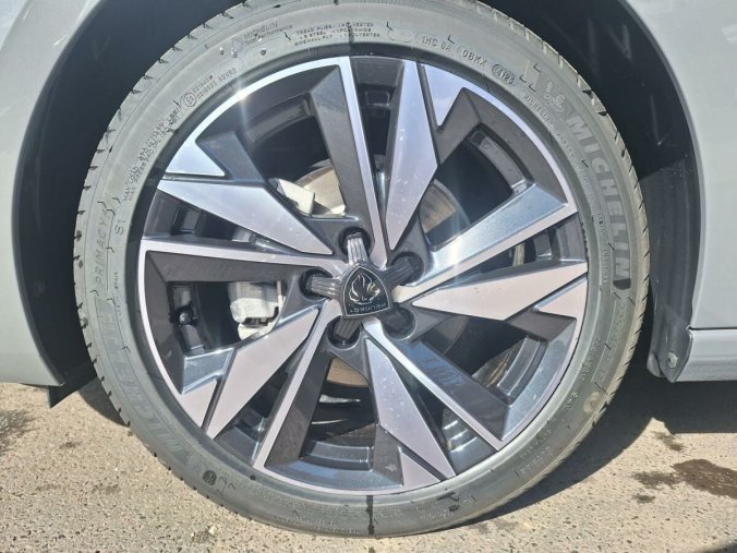 Peugeot 308, Peugeot 308 308 ALLURE 1.2 PT 130k EAT8, barva šedá