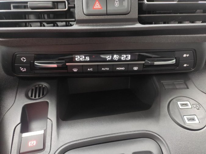 Peugeot Rifter, Peugeot Rifter ELEKTRIC GT 136 rezervace, barva bílá