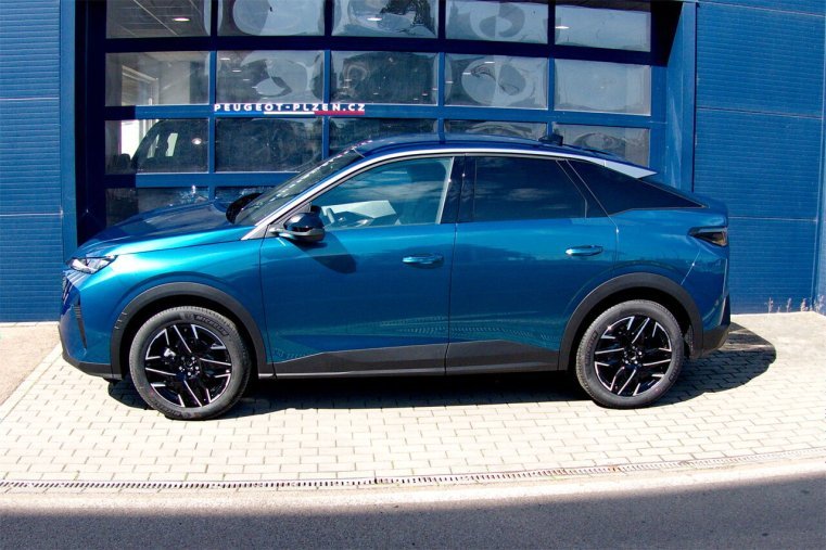 Peugeot 3008, Peugeot 3008 GT Hybrid 145 e-DCS6, barva modrá