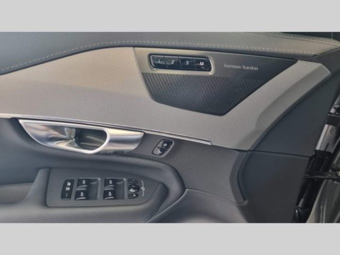 Volvo XC90, B5 2.0L 250+14 HP AT8 AWD PLUS, barva šedá