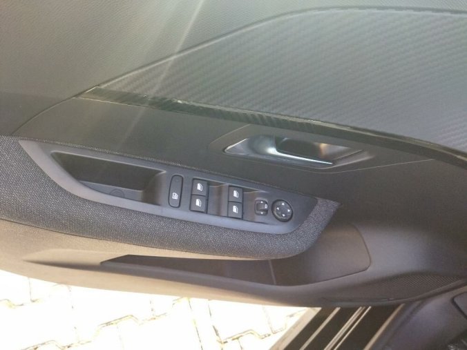 Peugeot 208, Peugeot 208 STYLE PureTech 100 S&S MAN6, barva černá