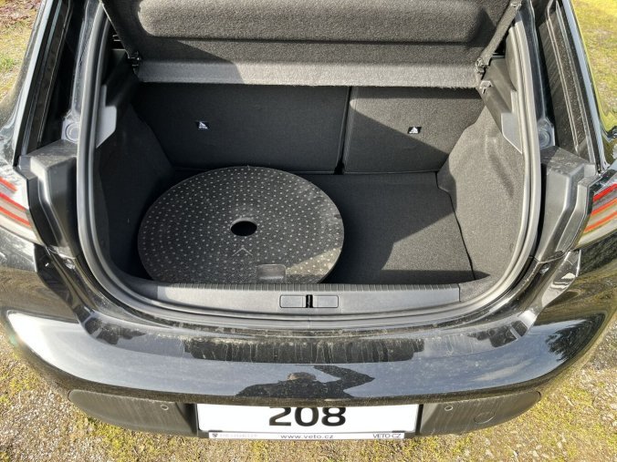 Peugeot 208, Peugeot 208 STYLE PureTech 100k MAN6, barva černá