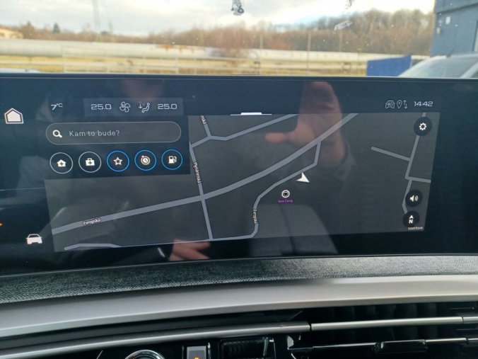 Peugeot 5008, Peugeot 5008 GT Hybrid 136 e-DCS6, barva modrá