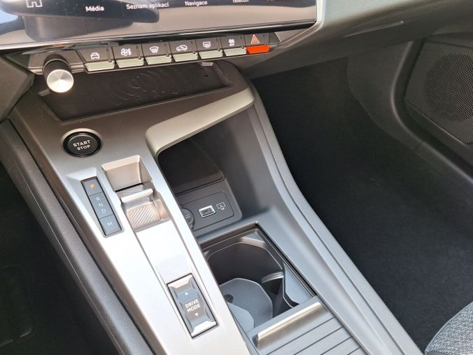 Peugeot 408, Peugeot 408 ALLURE Hybrid 145 e-DCS6, barva zelená