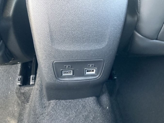 Peugeot 2008, Peugeot 2008 GT Elektromotor 115 kW / 156 k (Baterie 54 kWh), barva šedá