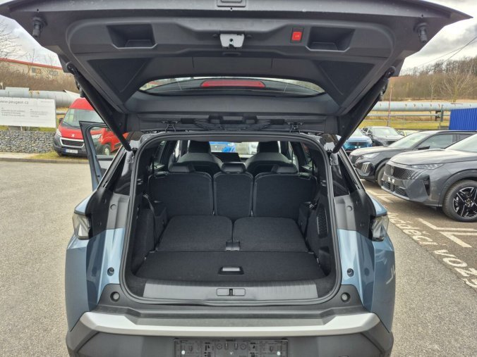 Peugeot 5008, Peugeot 5008 GT Hybrid 136 e-DCS6, barva modrá