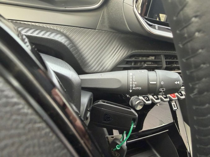 Peugeot 2008, Peugeot 2008 ALLURE PureTech 100k MAN6, barva bílá