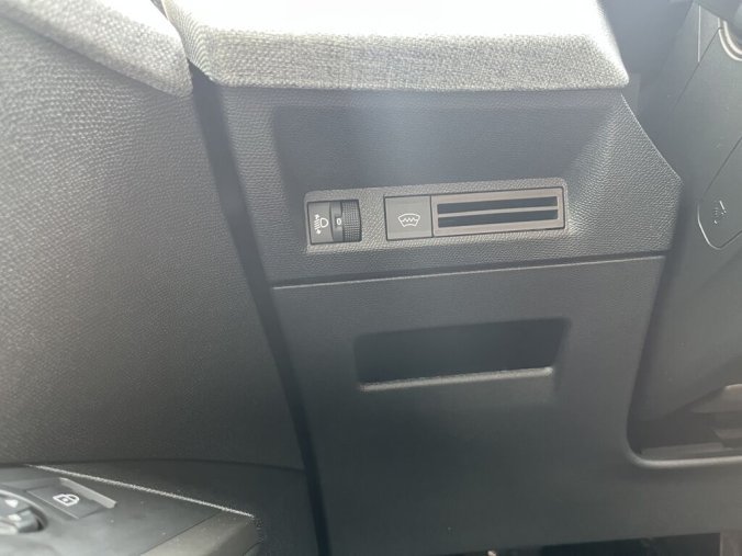 Peugeot 5008, Peugeot 5008 ALLURE Hybrid 145 e-DCS6, barva černá