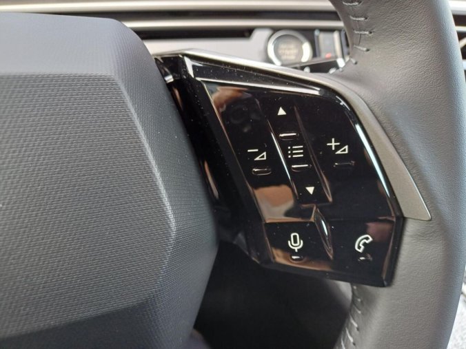 Peugeot 5008, Peugeot 5008 BUSINESS Hybrid 145 e-DCS6, barva modrá