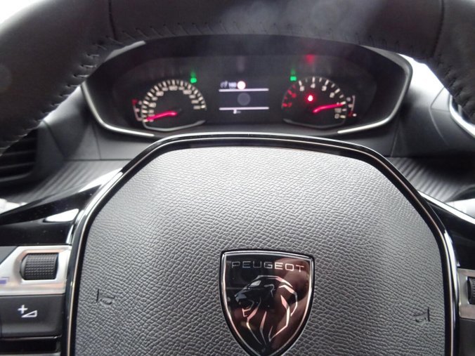 Peugeot 208, Peugeot 208 STYLE PureTech 100k MAN6, barva žlutá