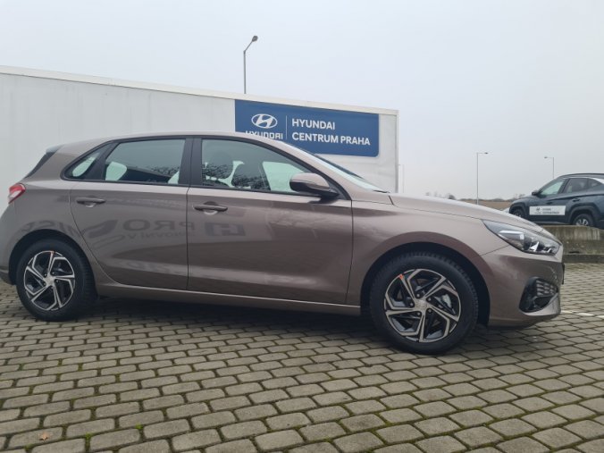 Hyundai i30, 1,5i 81 kW MT, barva bronzová