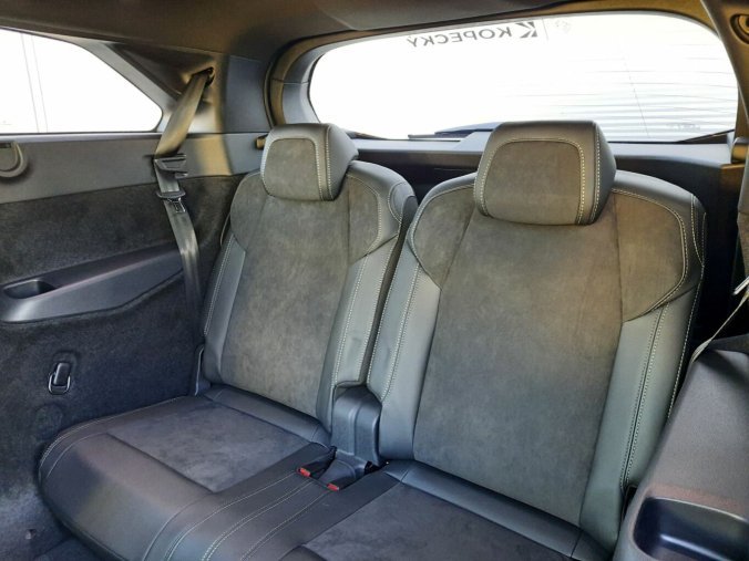 Peugeot 5008, Peugeot 5008 GT Hybrid 136 e-DCS6, barva šedá