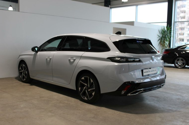 Peugeot 308, Peugeot 308 SW ALLURE Hybrid 136 e-DCS, barva bílá