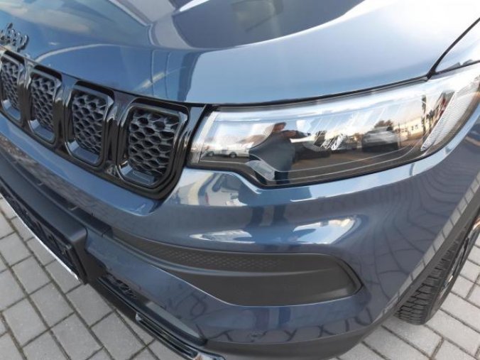 Jeep Compass, 1.3 130 PS NIGHT EAGLE manuál, barva modrá