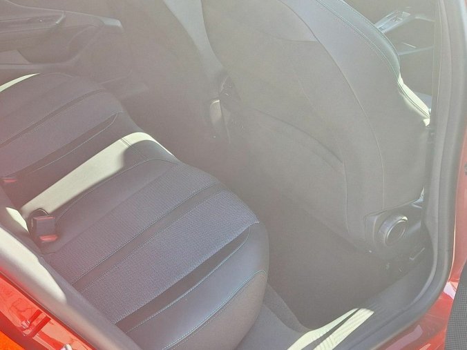 Peugeot 408, Peugeot 408 ALLURE Hybrid 136 e-DCS6, barva červená