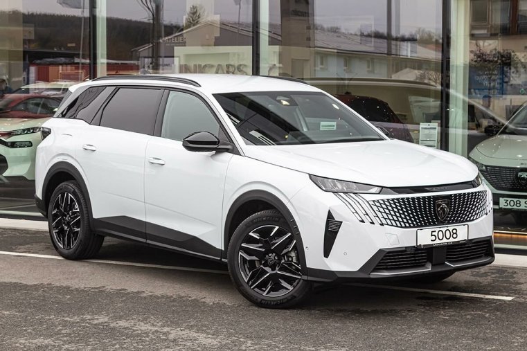 Peugeot 5008, Peugeot 5008 1,2 ALLURE Hybrid 145 e-DCS6, barva bílá