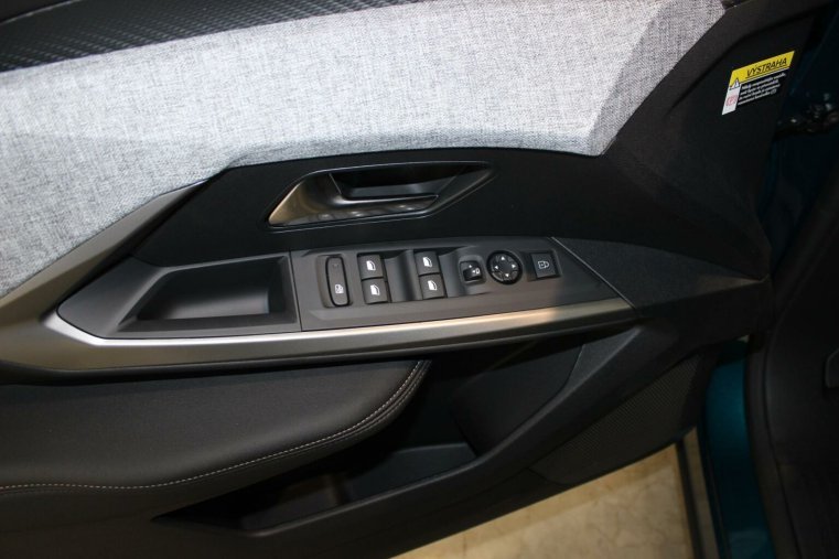 Peugeot 3008, Peugeot 3008 Allure Hybrid 136 e-DCS6, barva modrá